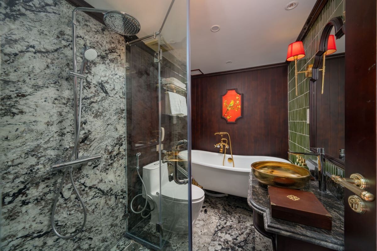 Indochine Grand Cruise Suite Cabin (2)