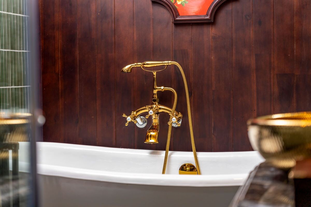 Indochine Grand Cruise Suite Cabin (8)