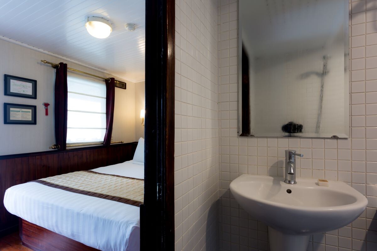 Emeraude Classic Cruise Deluxe Cabin (7)